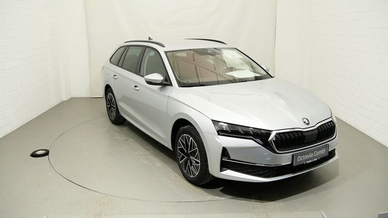 Neu Skoda Octavia Selection 150 PS (110 kW) 2025 Silber Kombi