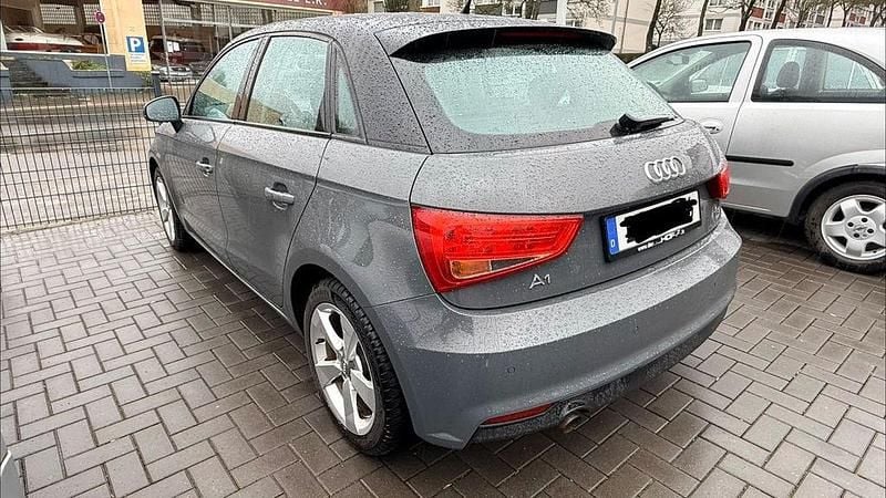 Gebraucht Audi A1 Sportback Basis 95 PS (69 kW) 2016 Grau Kleinwagen
