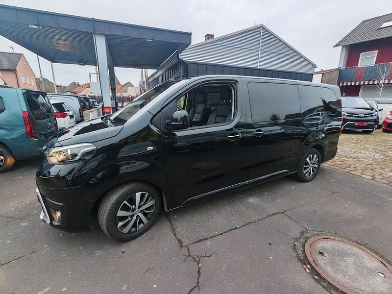 Schwarz Gebraucht 2020 Toyota Proace Verso Executive Kombi | 31.500 € (Fairer Preis) - Bild 1/4