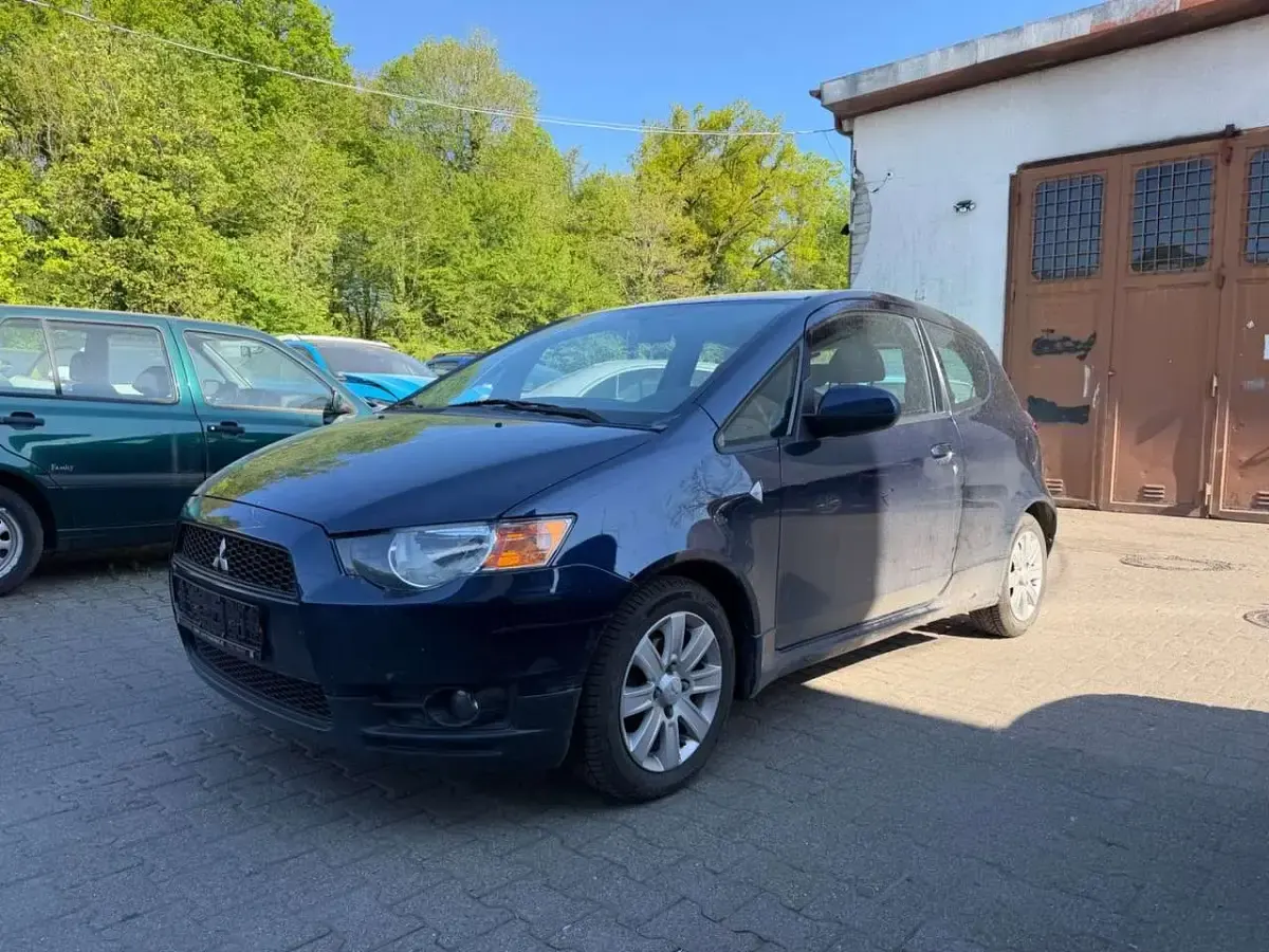 Begagnad Mitsubishi Colt 75 HK (55 kW) 2012 Blå Halvkombi