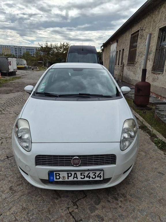 Weiß Gebraucht 2009 Fiat Punto Active Kleinwagen | 1.900 € (Guter Preis) - Bild 1/4