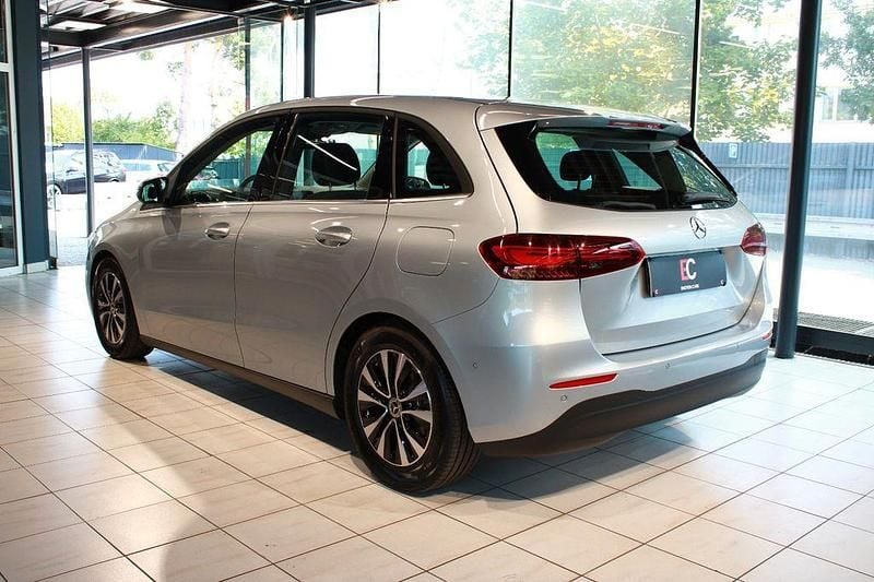 Gebraucht Mercedes B180 136 PS (100 kW) 2024 Silber Kleinwagen