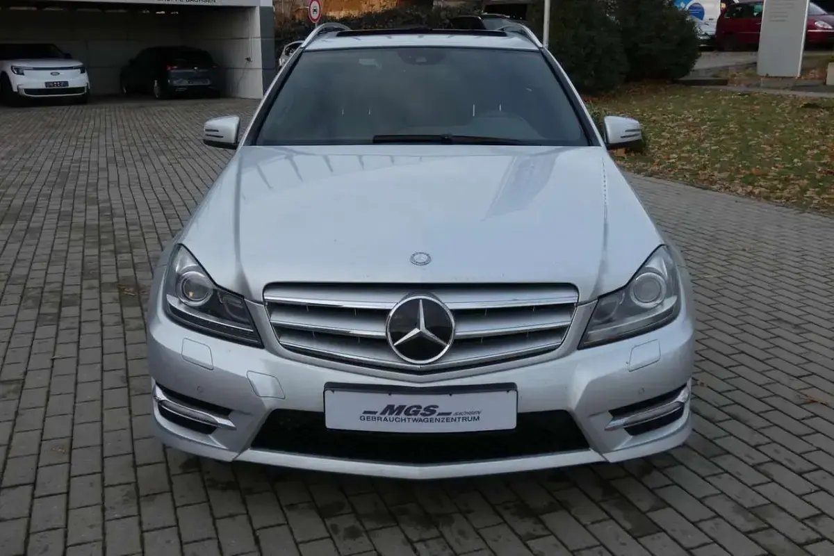 Gebraucht Mercedes C300 Avantgarde 231 PS (169 kW) 2012 Iridiumsilber  metalliclack Kombi