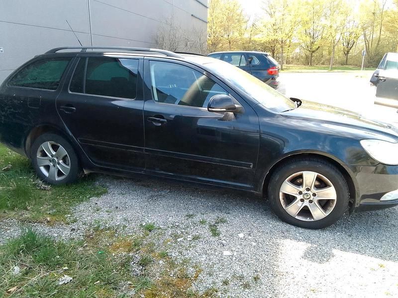 Gebraucht Skoda Octavia 140 PS (102 kW) 2009 Schwarz Kombi