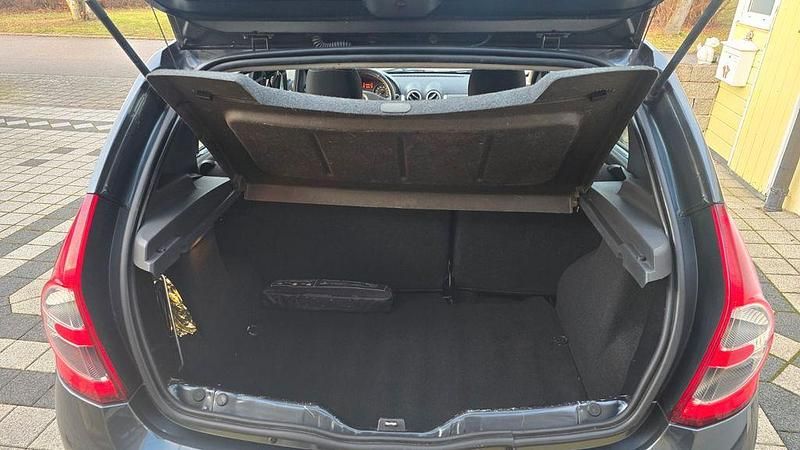 Gebraucht Dacia Sandero Stepway 84 PS (61 kW) 2011 Grau Limousine