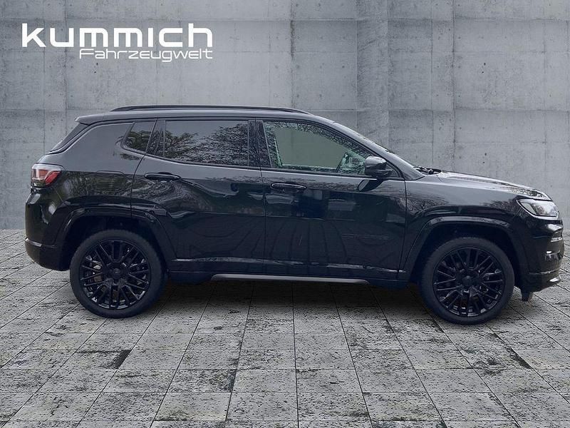 Gebraucht Jeep Compass 131 PS (96 kW) 2024 Schwarz SUV