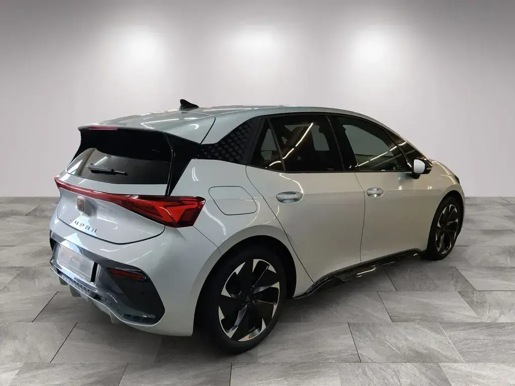Gebraucht Cupra Born e-Boost 169 kW (231 PS) 2025 Silber Kleinwagen