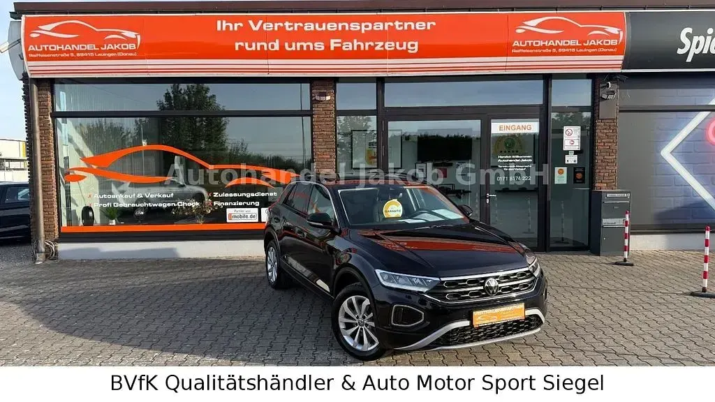Second-hand VW T-Roc 110 CP (80 kW) 2023 Negru SUV