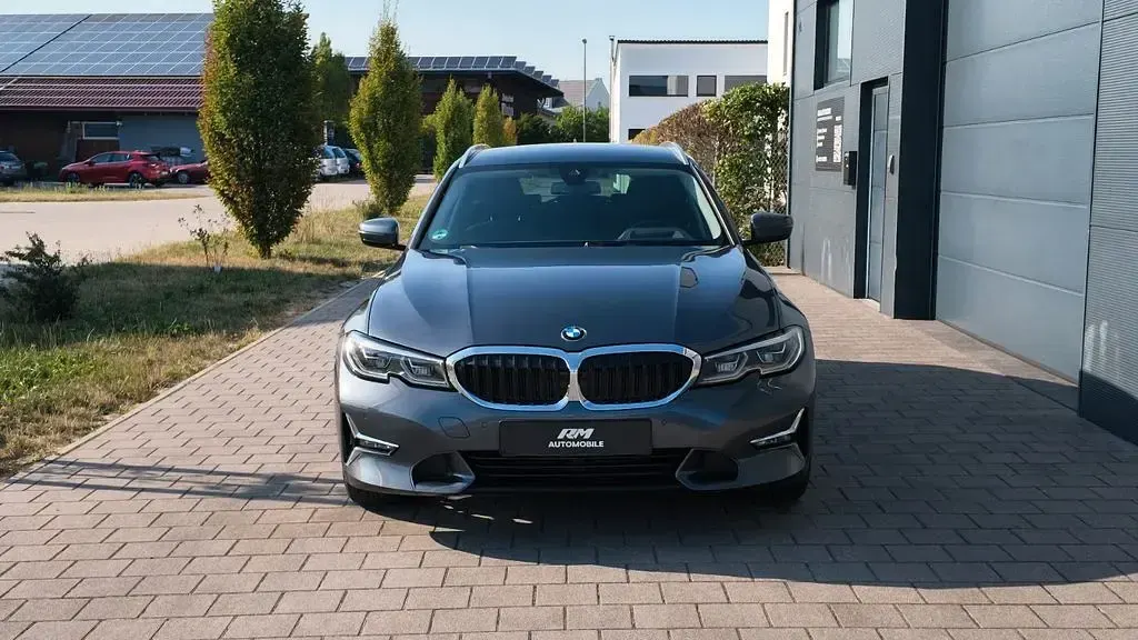Gebraucht BMW 320 Luxury Line 190 PS (139 kW) 2019 Grau Kombi