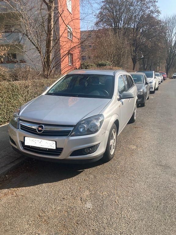 Gebraucht Opel Astra Edition 90 PS (66 kW) 2010 Silber Limousine