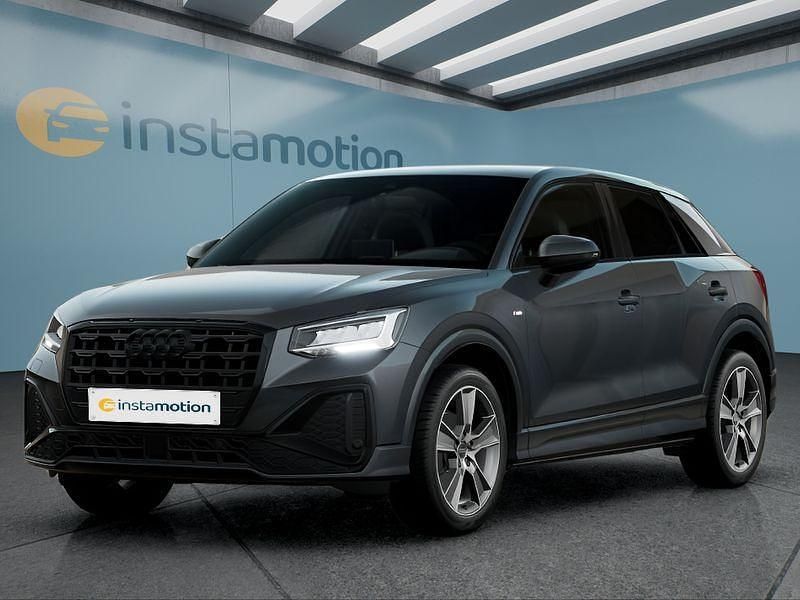 Grau Neu 2025 Audi Q2 SUV | 42.149 € - Bild 1/4