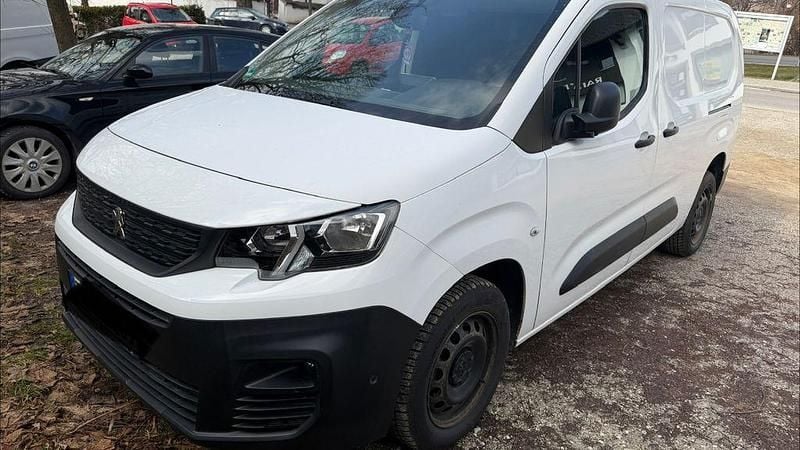 Gebraucht Peugeot Partner 131 PS (96 kW) 2020 Weiß Van / Kleinbus