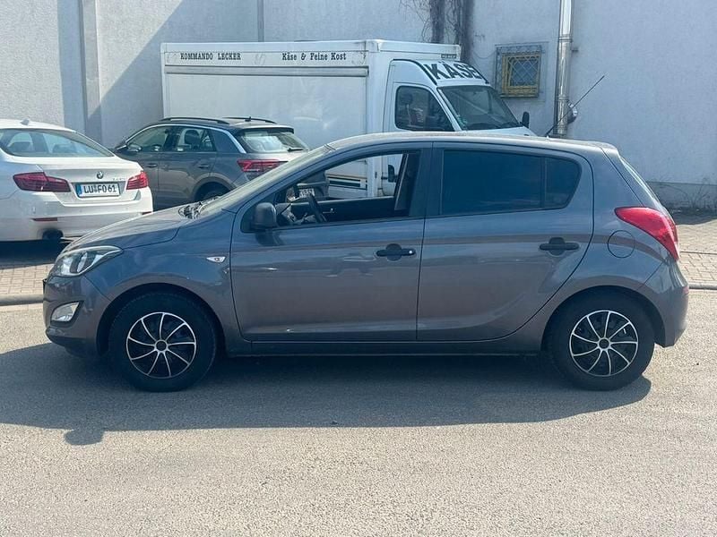 Gebraucht Hyundai i20 Classic 86 PS (63 kW) 2014 Grau Kleinwagen