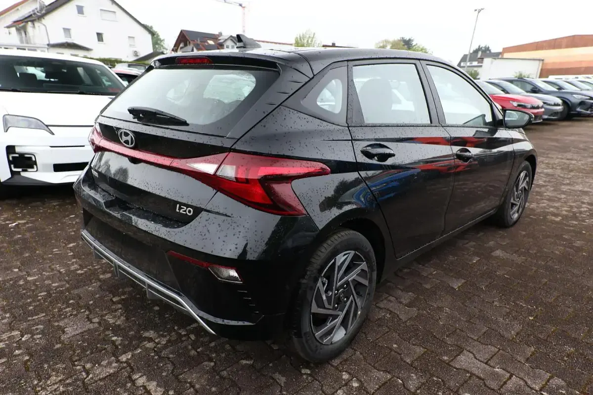 Neu Hyundai i20 Select 90 PS (66 kW) 2026 Phantom black metallic Kleinwagen