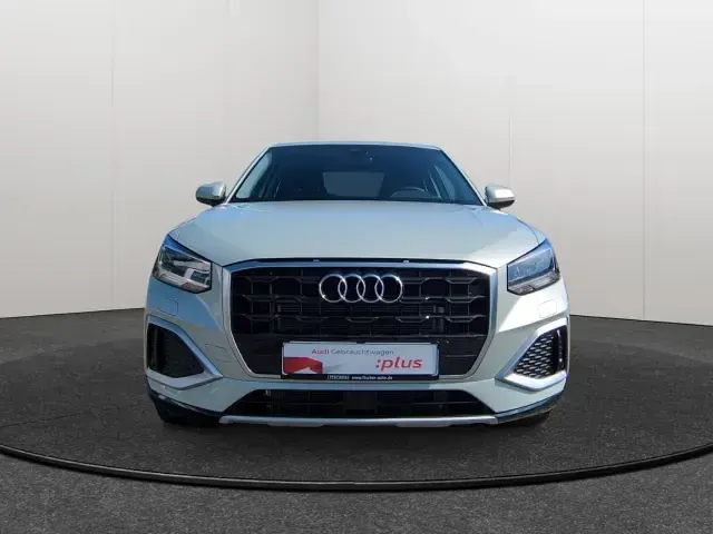 Neu Audi Q2 Advanced 150 PS (110 kW) 2026 Silber SUV