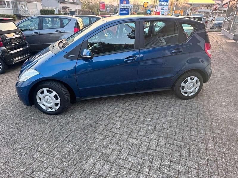 Gebraucht Mercedes A160 95 PS (69 kW) 2011 Blau Kleinwagen