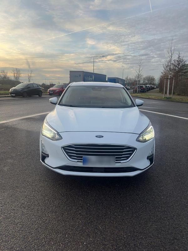 Gebraucht Ford Focus Cool & Connect 120 PS (88 kW) 2020 Weiß Limousine