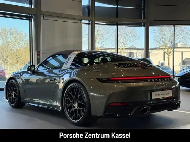 Neu Porsche 992 480 PS (353 kW) 2026 Gruen Coupé