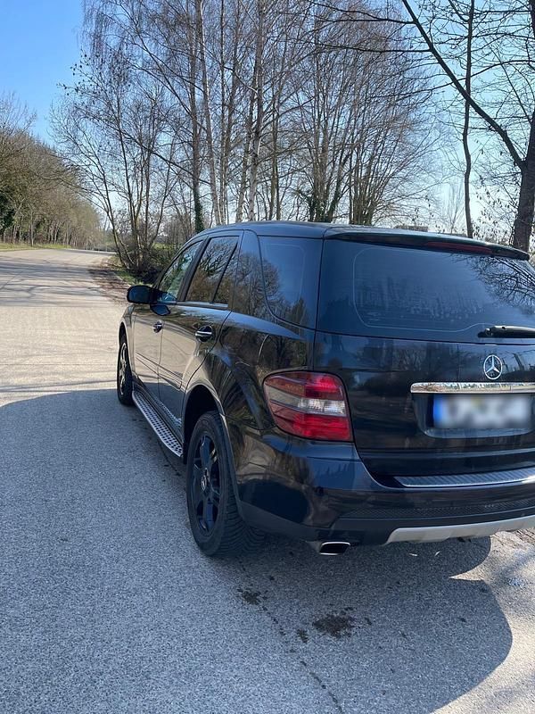 Gebraucht Mercedes ML320 224 PS (164 kW) 2007 Schwarz SUV