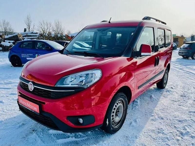 Gebraucht Fiat Doblò Lounge 120 PS (88 kW) 2016 Rot Van / Kleinbus