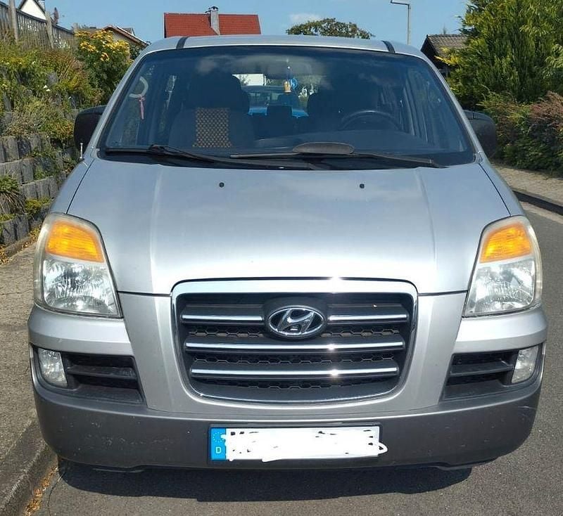 Silber Gebraucht 2007 Hyundai H-1 Van / Kleinbus | 4.500 € - Bild 1/4
