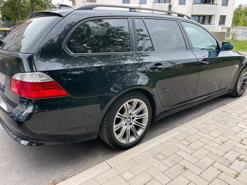 Gebraucht BMW 525 197 PS (144 kW) 2008 Schwarz Kombi