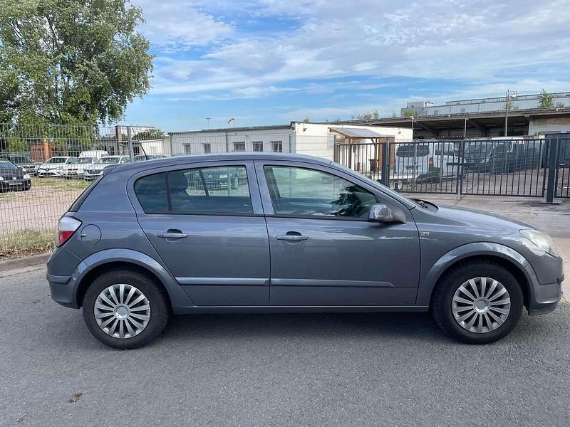 Gebraucht Opel Astra Edition 90 PS (66 kW) 2006 Grau Limousine
