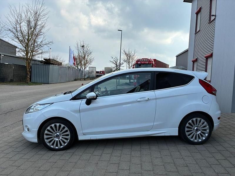 Gebraucht Ford Fiesta ST-Line 97 PS (71 kW) 2012 Weiß Kleinwagen