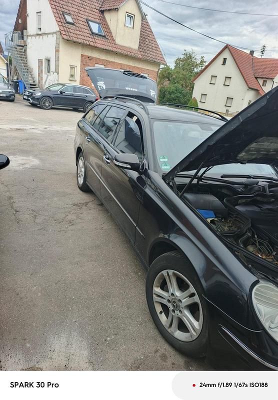Schwarz Gebraucht 2007 Mercedes E320 Avantgarde Kombi | 5.300 € (Guter Preis) - Bild 1/4