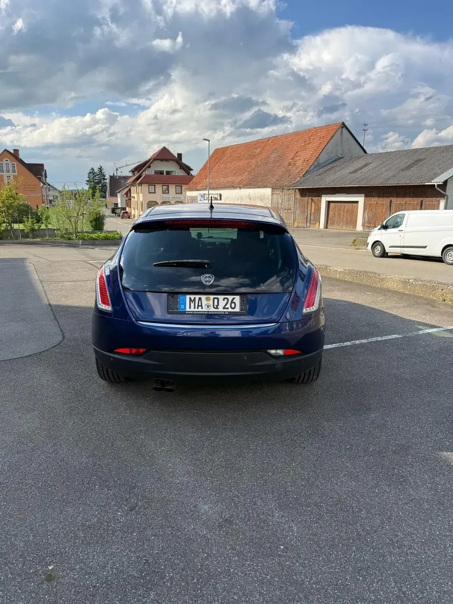 Gebraucht Lancia Delta 190 PS (139 kW) 2011 Blau Kleinwagen