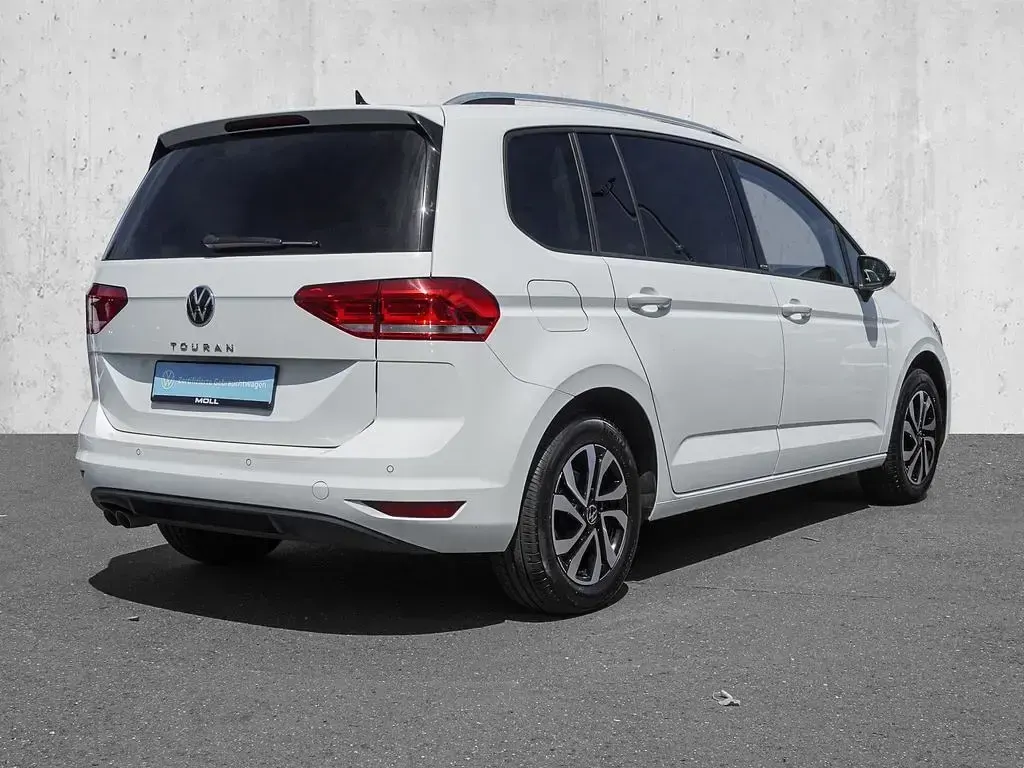 Gebraucht VW Touran Active 150 PS (110 kW) 2022 Weiss Van / Kleinbus