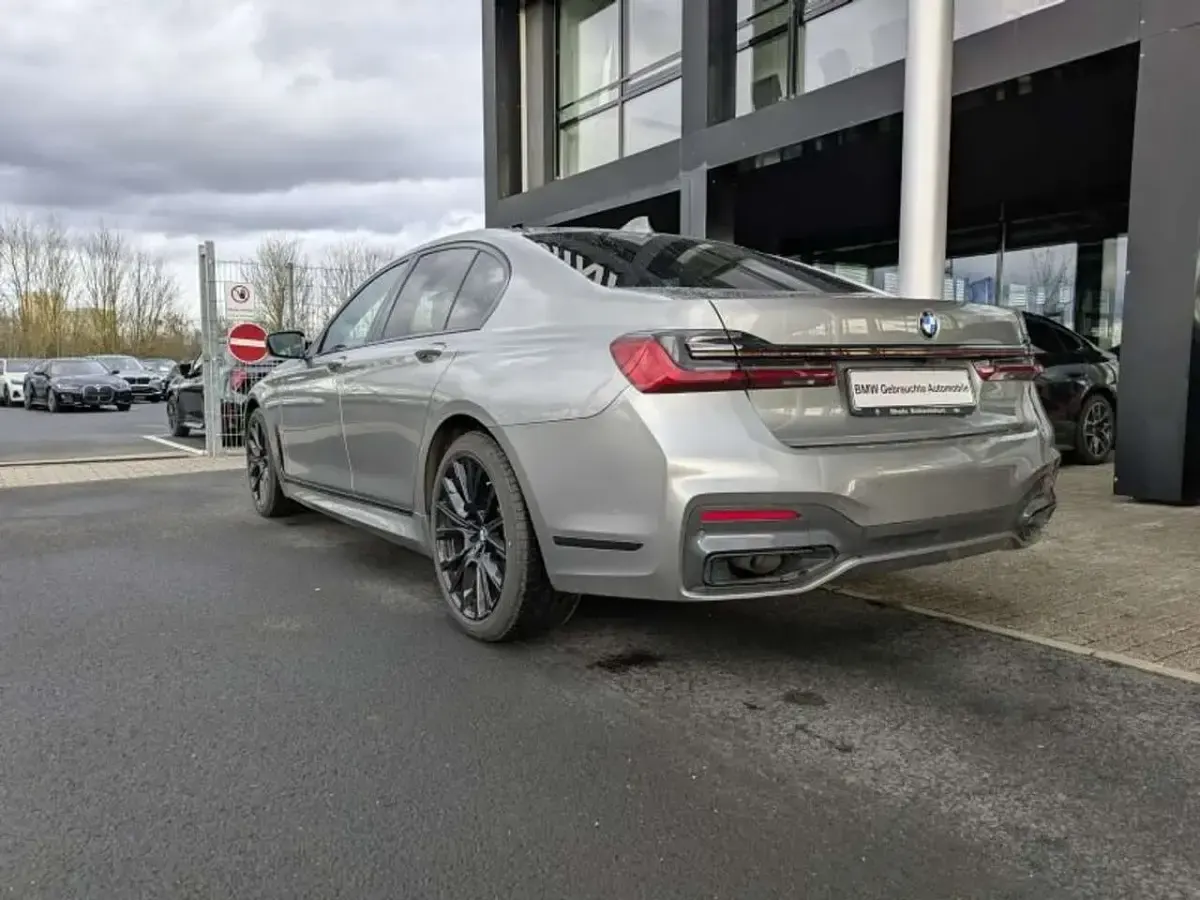 Gebraucht BMW 730 M Sport 286 PS (210 kW) 2022 Donington grau metallic Limousine