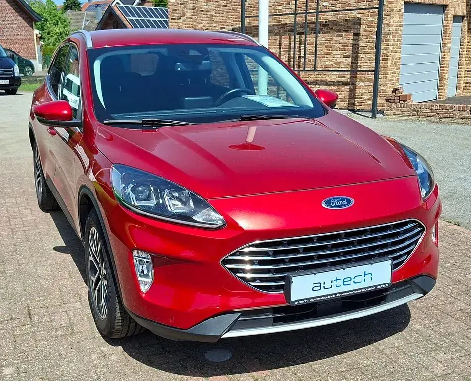 Gebraucht Ford Kuga Titanium 224 PS (164 kW) 2021 Rot SUV