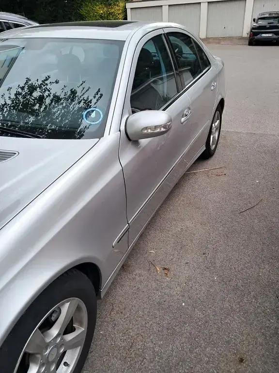 Gebraucht Mercedes E240 Avantgarde 177 PS (130 kW) 2004 Silber Limousine