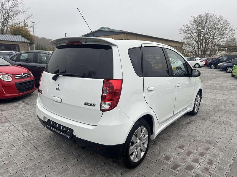 Gebraucht Mitsubishi Colt Motion 95 PS (69 kW) 2012 New white Kleinwagen