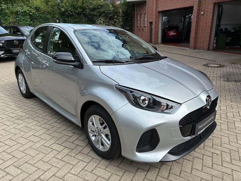 Neu Mazda 2 Center-Line 92 PS (67 kW) 2025 Silber Limousine