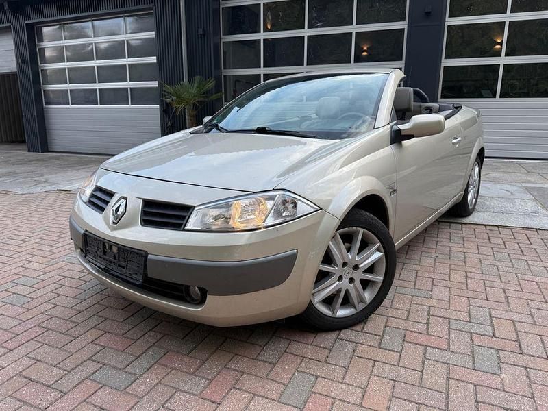 Beige Gebraucht 2005 Renault Mégane Cabriolet Privilege Cabrio | 1.999 € (Fairer Preis) - Bild 1/4