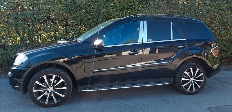 Gebraucht Mercedes ML320 224 PS (164 kW) 2008 Schwarz SUV