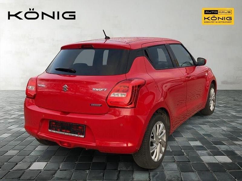 Gebraucht Suzuki Swift 83 PS (61 kW) 2023 Rot Limousine