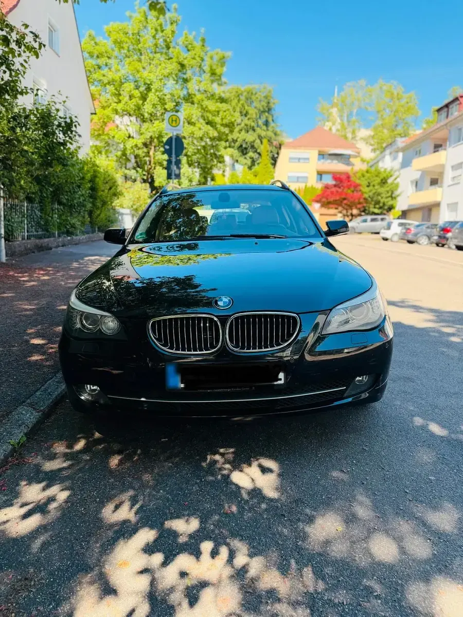 Gebraucht BMW 525 197 PS (144 kW) 2008 Schwarz Kombi