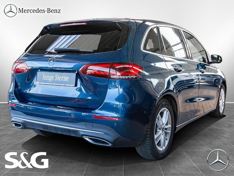 Gebraucht Mercedes B200 Progressive 150 PS (110 kW) 2019 Denimblau metallic Van / Kleinbus