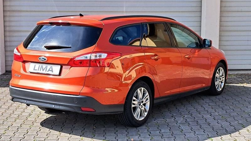 Orange Gebraucht 2011 Ford Focus Kombi | 5.900 € (Fairer Preis) - Bild 1/4