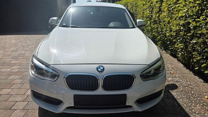 Alpinweiss iii Gebraucht 2016 BMW 120 Kleinwagen | 12.999 € (Fairer Preis) - Bild 1/4
