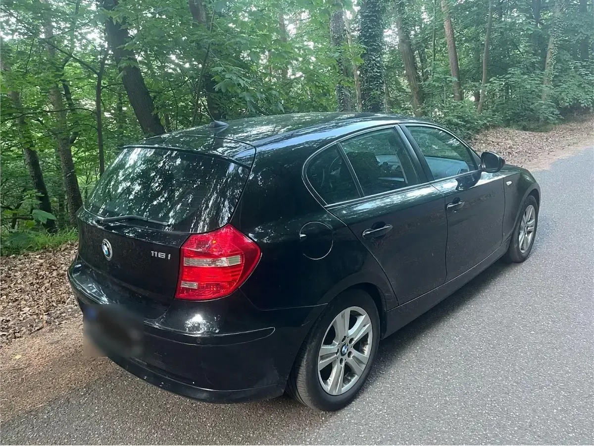 Gebraucht BMW 116 122 PS (89 kW) 2010 Schwarz Kleinwagen