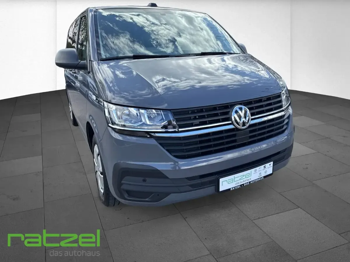 Gebraucht VW Multivan Trendline 150 PS (110 kW) 2022 Grau Van / Kleinbus
