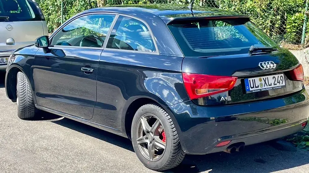 Gebraucht Audi A1 Attraction 122 PS (89 kW) 2011 Schwarz Kleinwagen