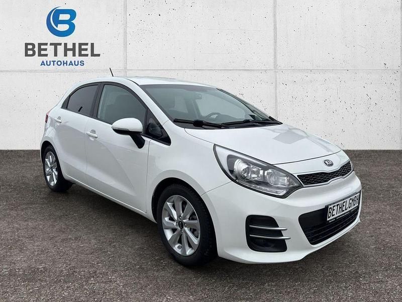 Gebraucht Kia Rio 84 PS (61 kW) 2016 Weiß Limousine