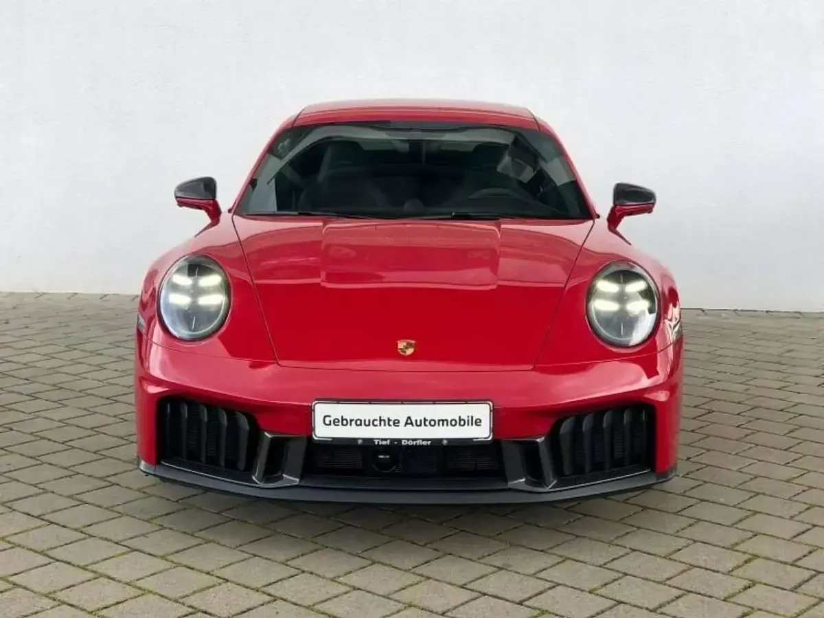 Gebraucht Porsche 992 Chrono 541 PS (397 kW) 2025 Rot Coupé