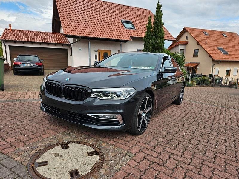 Grau Gebraucht 2016 BMW 530 Luxury Line Limousine | 23.900 € (Fairer Preis) - Bild 1/4