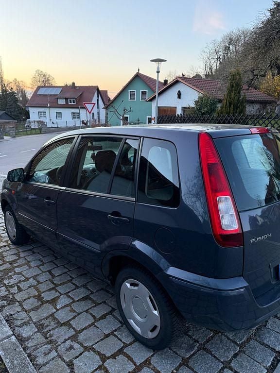 Gebraucht Ford Fusion 80 PS (58 kW) 2011 Grau Kleinwagen